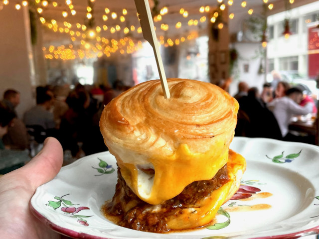 Aupa Caminito - Croissant Burger 
