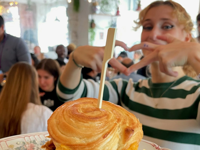 Aupa Caminito - Croissant Burger 